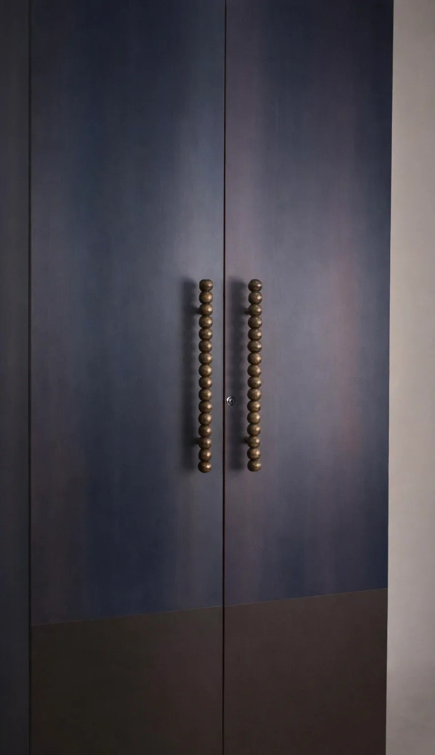 wooden-wardrobe-handle-closeup-modern-design
designer-wardrobe-handle-detail
wardrobe-door-handle-texture-closeup